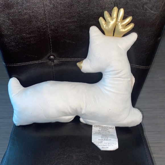 Raindeer decorative pillow - Picture 2 of 2